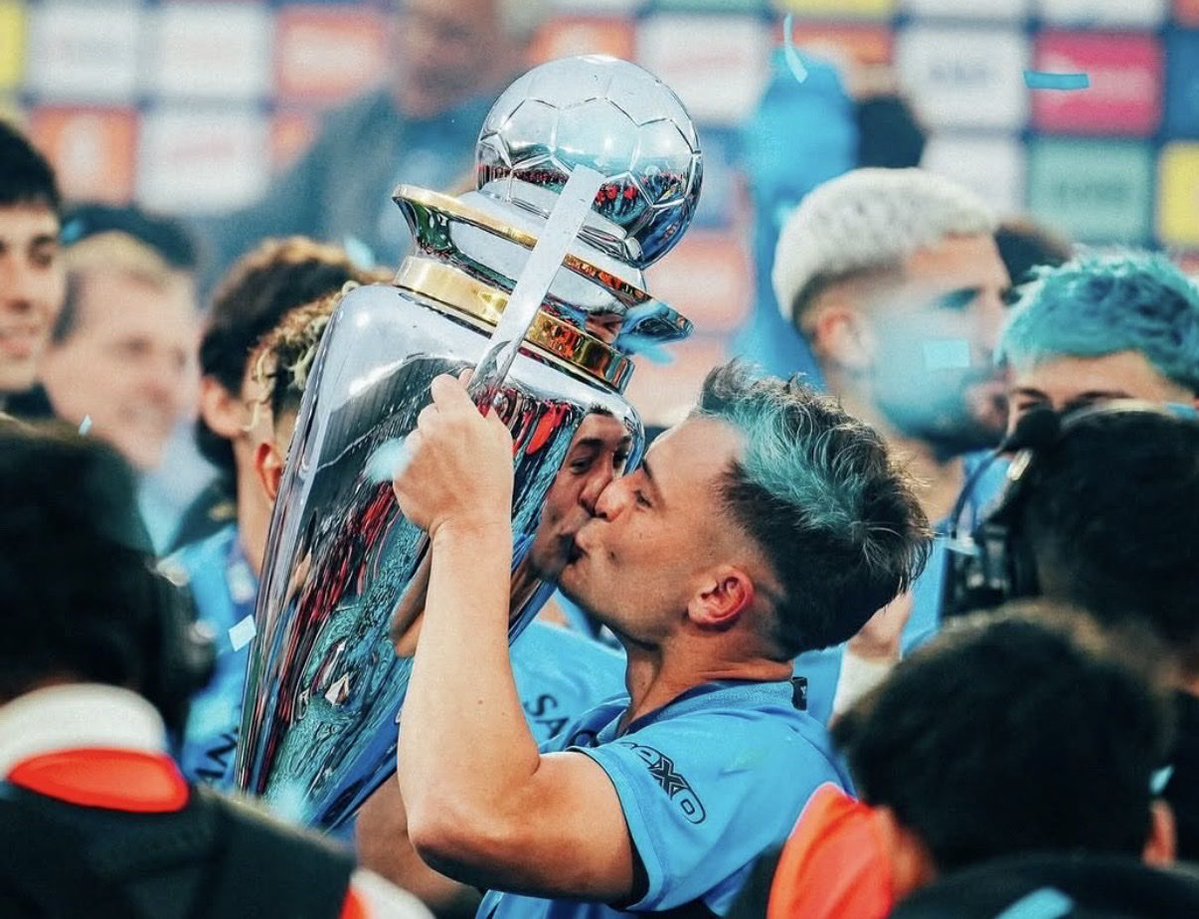 _LBDTW_'s tweet photo. LONGO VA A MEJORAR 
LLEVABA MUCHO SIN JUGAR DE TITULAR 
ES UN TIPO QUE SE BANCO LA MALA 
UN TIPO QUE SIEMPRE DIO TODO Y LA ACTITUD NUNCA LA NEGOCIÓ
LE HAN PASADO MUCHAS COSAS EN LA VIDA PERO SIEMPRE SE LEVANTÓ Y SE VA A VOLVER A LEVANTAR PORQUE EL VIVE A LO BELGRANO. 

VAMOS SANTI LONGO, VAMOS CAPITÁN, VAMOS PIBITO DEL CLUB, VAMOS EL 5 DEL ASCENSO Y VAMOS EL 5 DEL CAMPEÓN.