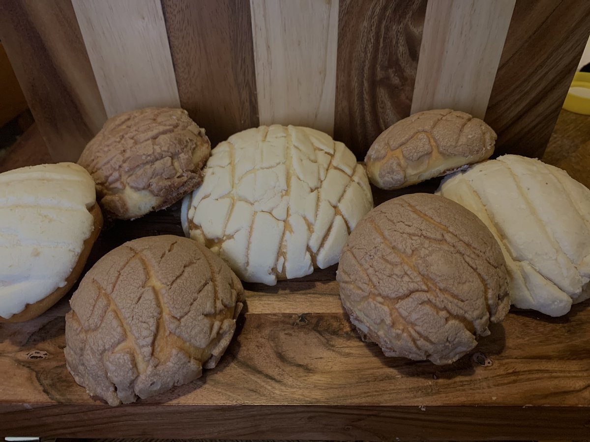dozystef's tweet photo. i miss baking,, i miss cooler temperatures ougghh anyway here’s some conchas i made a while back! 😪 https://t.co/fOeeLCxHYr