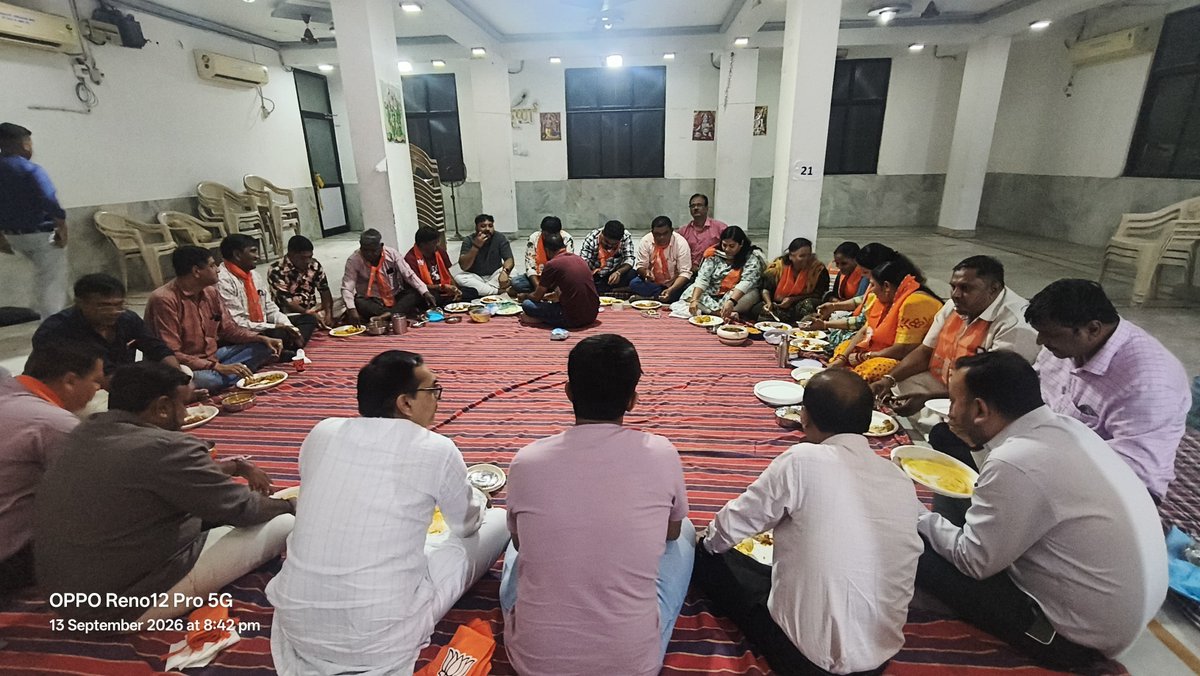BJPStadiumWard's tweet photo. સ્ટેડિયમ વોર્ડ ખાતે કર્ણાવતી મહાનગર અધ્યક્ષ શ્રી @PrerakshahBJP સાહેબ, શ્રી નરેન્દ્રભાઈ પરમાર, વિધાનસભા પ્રભારી શ્રી જીગ્નેશ પટેલ,વોર્ડ પ્રભારી શ્રી @UnmilHathi ભાઈની વિશેષ ઉપસ્થિતિમાં સાથે જ વોર્ડના પ્રમુખશ્રી,મહામંત્રીશ્રીઓ, કાઉન્સિલરશ્રીઓ, હોદ્દેદારો ની હાજરીમાં ટિફિન બેઠક થઈ. https://t.co/1tBISNNRfA