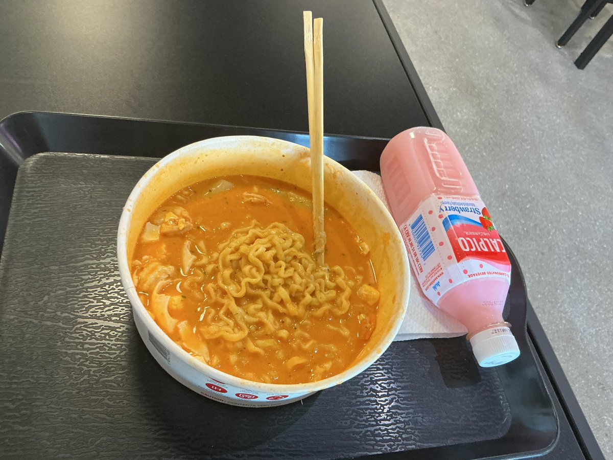 mmccartneyii's tweet photo. this was so yummm I ACTUALLYY EXPLODEDDDD #yeah #imfat #ramen https://t.co/2gdB4c1Neb