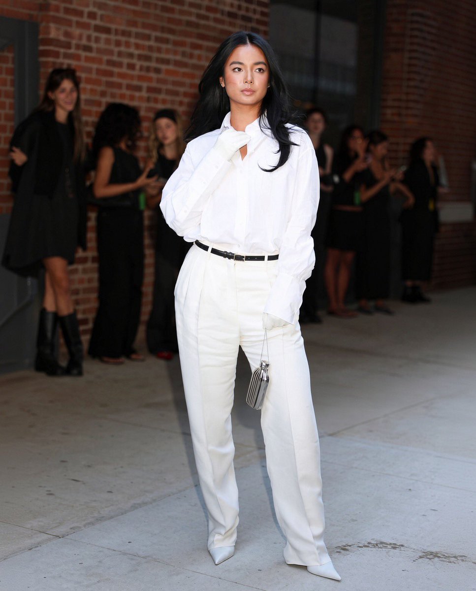 AthleteVanity's tweet photo. Alexandra Eala at the New York Fashion Week has been special. https://t.co/ux3szbpmRZ