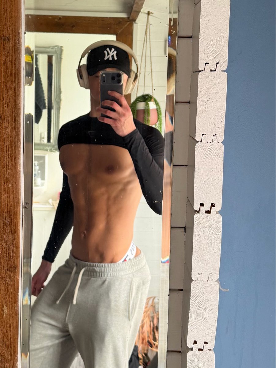byronieee's tweet photo. Feels good to be focused 😌 https://t.co/JxHz6i5wM9