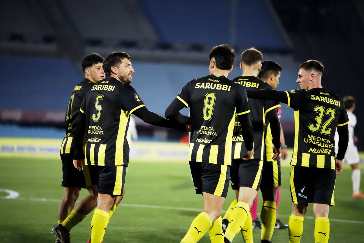 padreydecanocom's tweet photo. ¡GANÓ PEÑAROL!

El Decano derrotó 3 a 1 a Albion y se mantiene en la lucha de la Tabla Anual. 

Peñarol 3️⃣ - 1️⃣ Albion

⚽️ Leonel Jaime, Lucas Ferreira y Nicolás Fernández 

¿Qué te pareció el partido del Carbonero? https://t.co/0WryS0mREe