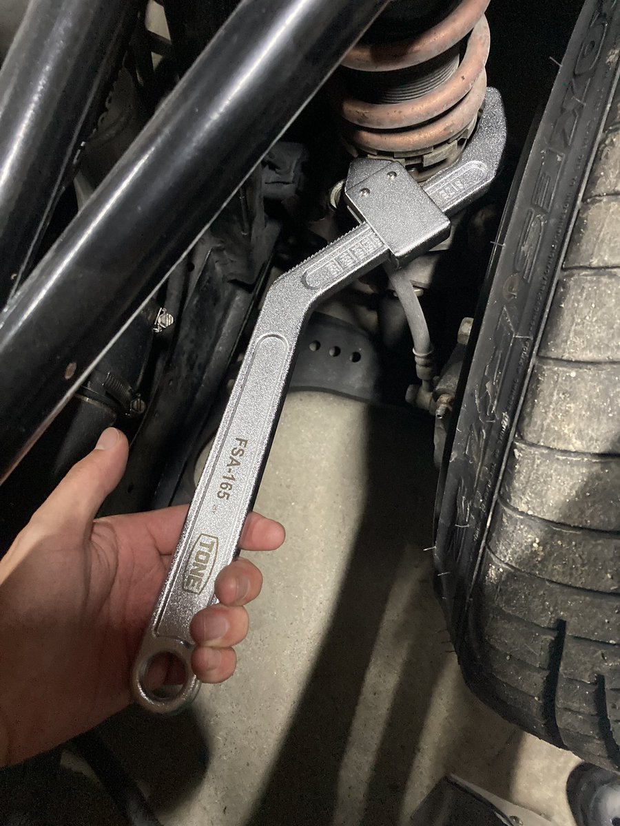 mikinyuu_'s tweet photo. ツイッターで見かけた車高調レンチ買ってみた、いちいち合うサイズ探さなくていいし長いからトルクかけやすくてよさげ💪👀💪 https://t.co/qURBTFKscZ