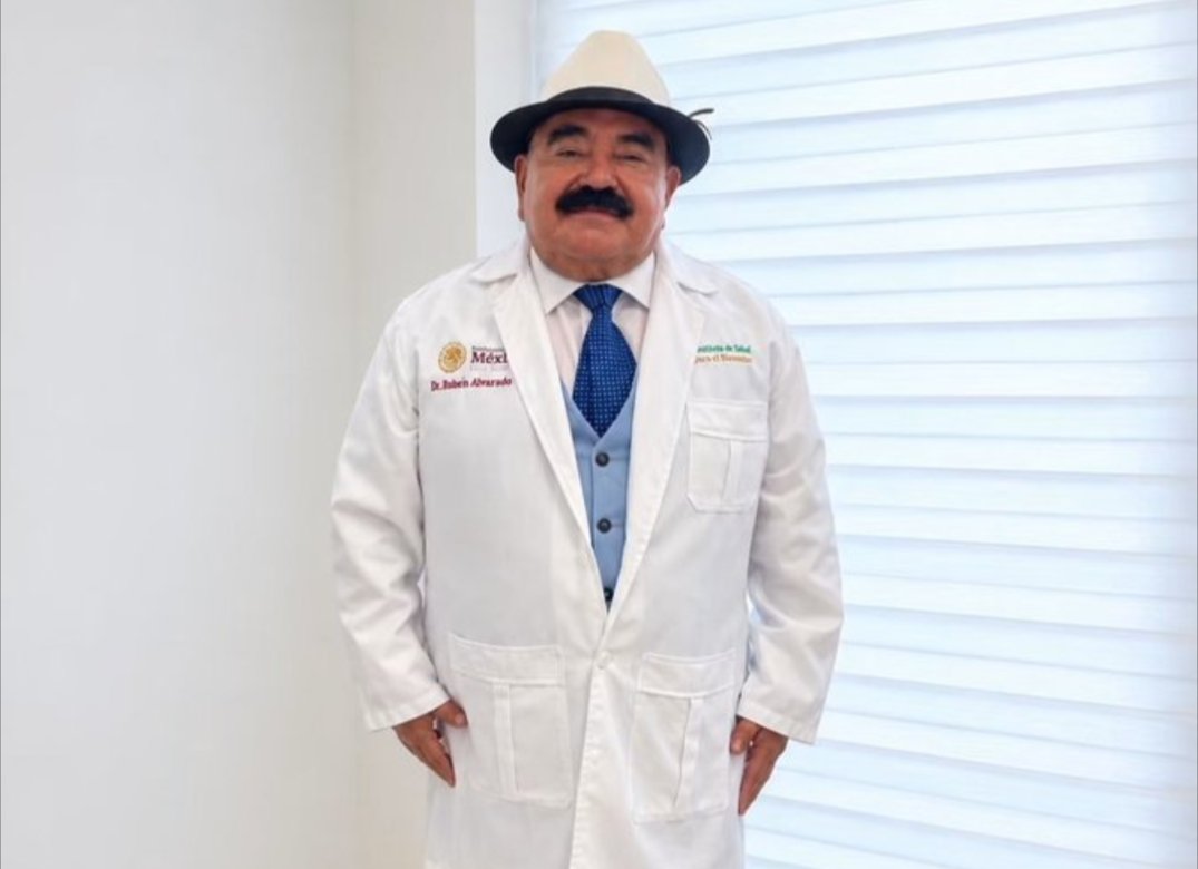 rthur013's tweet photo. Cuando piensas que Hugo López Gatell es el medio más miserable y despreciable...
El Capulina del Bienestar alza la mano https://t.co/KUFKTOjxWa