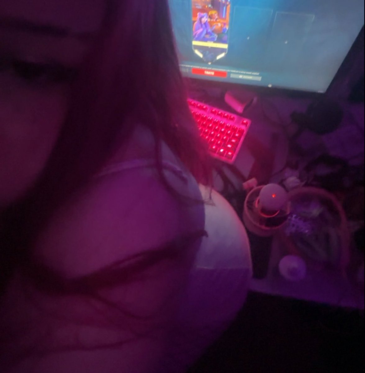 bwnnigf's tweet photo. i wish i had nerdy bf to play games with :p https://t.co/ea9Uus9XM6