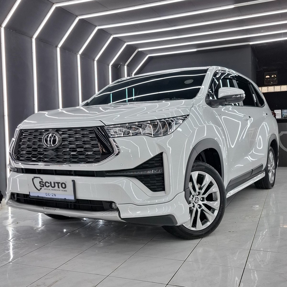 DerenSay's tweet photo. Toyota Innova Zenix tampil lebih glossy setelah Nano Ceramic Coating di Scuto Yasmin. Lindungi cat dari kusam, menguning, cuaca ekstrem, dan buat perawatan lebih mudah. Booking sekarang sebelum terlambat! https://t.co/8z5HgK4KZJ