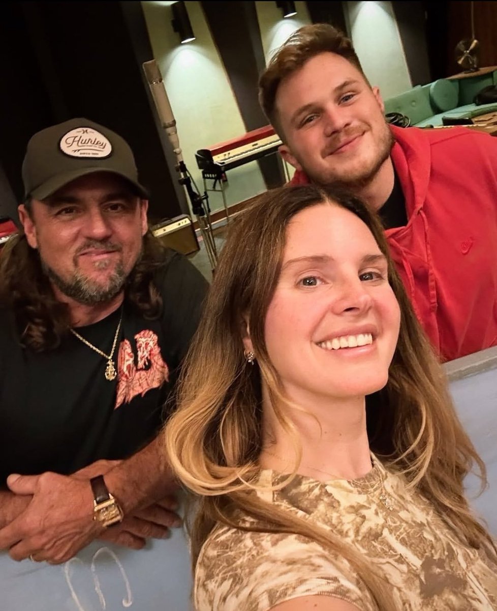 evillanadelrey's tweet photo. #lanadelrey announced a collab with famous country artist Zack Bryan. Zack gained a lot of attention last year for releasing his anti ice country anthem https://t.co/056fG6Bwev