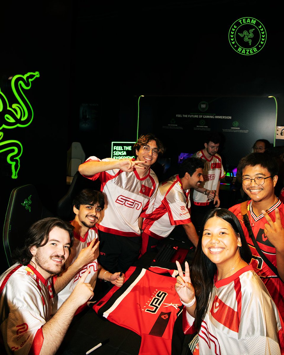 TeamRazer's tweet photo. An incredible day out at RazerStore San Diego with Sentinels. SEN City showed up and made sure we felt the love! 

Until the next one! 
🔴🫶🟢 https://t.co/wh8dfb1vNf