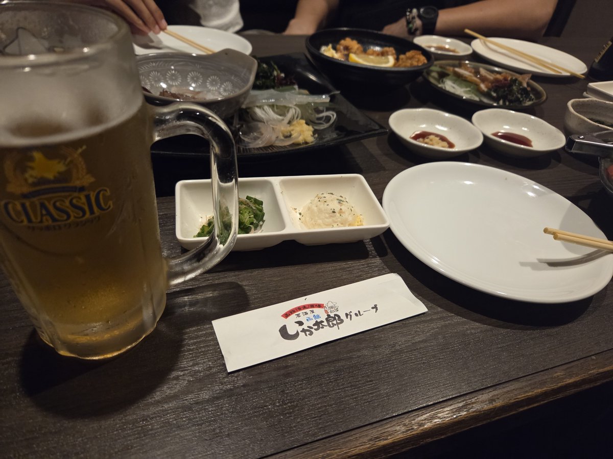 h0910y's tweet photo. 昨日の居酒屋さん
メニューの時価の文字にびびりながら注文したいかさしは新鮮で美味しかった☺
なにより、岩のりの筋子おにぎりがまじで絶品だった😁
岩のりねおにぎり大好き😍
＃函館
＃いか太郎 https://t.co/ueQJOWNCnh