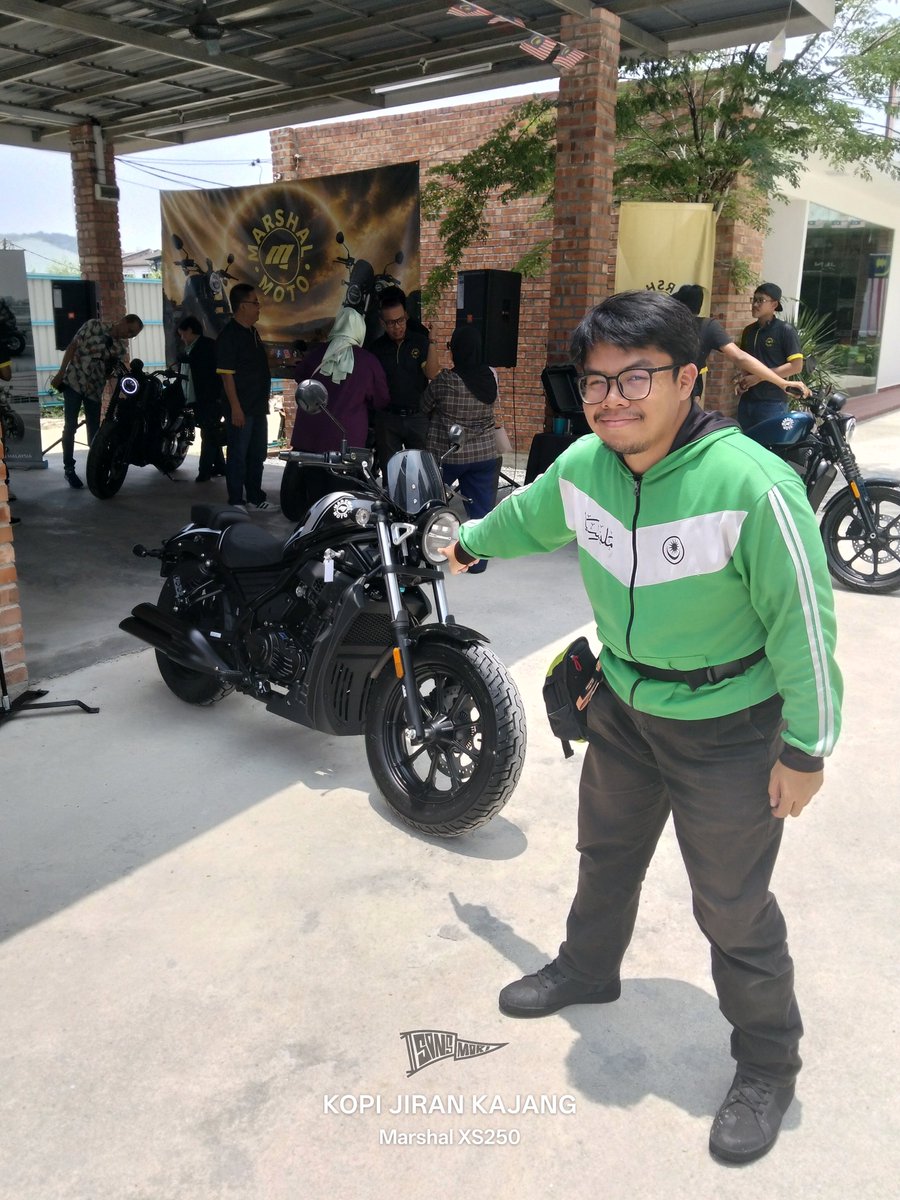 FauzanFZmy's tweet photo. Quick visit to Marshal Moto × Kopi Jiran

#MarshalMoto #XS250 #Toughman800 #MZMBike #BikeLife https://t.co/9EHkVQnlmh