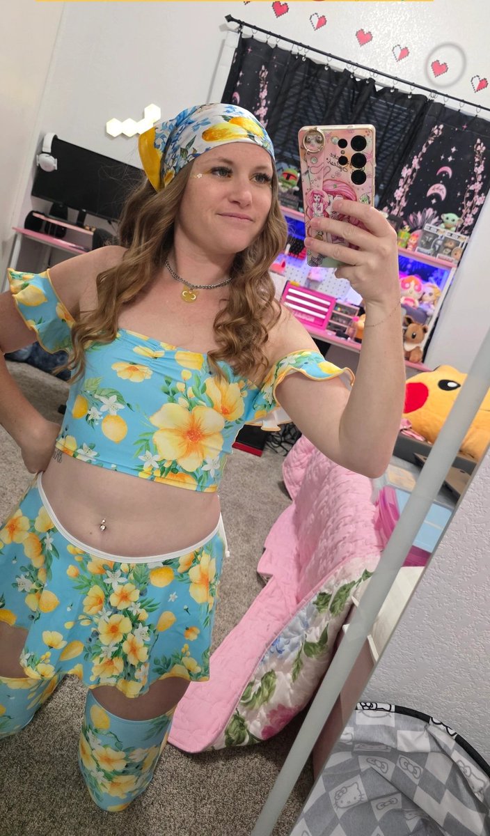 Cissnei33's tweet photo. Rave Night out ✨️🍋🏵 https://t.co/fMNE09afaK