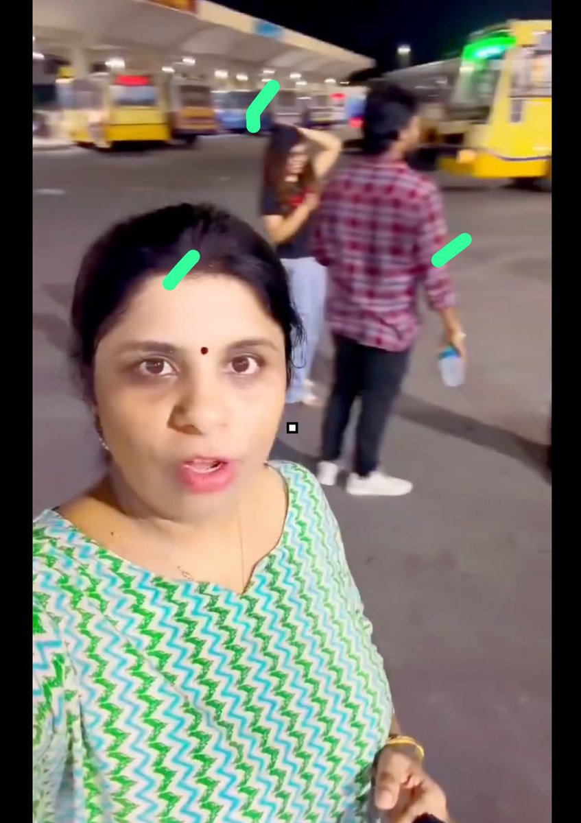 MaridhasAnswers's tweet photo. பஸ் பிரச்சனை இல்லை - என்று இந்த மூன்று நபர்களும் வெளியிட்ட வேண்டிய ஒரே நேரத்தில் என்றாக சென்று எடுத்து வெளியிட்டுள்ளனர். ஆனால் மக்கள் போல நின்று கொண்டு வெவ்வேறு நேரத்தில் வெவ்வேறு நபர்கள் எடுத்தது போல பரப்புகிறார்கள். அதுவும் நேற்று ஞாயிறு அன்று.. 

இன்னும் மக்களை எப்படி ரீல்ஸ் மூலம் ஏமாற்றலாம் என்று தான் இந்த விஜய் அரசு நினைக்கிறது தவிர - நேர்மை 1% கூட இல்லை. பஸ் ஏற்பாடு செய்யவில்லை என்ற சொல்லி இருந்தால் கூட பரவாயில்லை ஆனால் அப்படி ஒரு பிரச்னையே இல்லவே இல்லை என்று பதிவு செய்கிறார்கள் என்றால் மக்களை கஷ்டத்தை இவர்கள் எவ்வளவு கேவலமான புத்தியோடு அணுகுகிறார்கள் என்பது புரியும்.