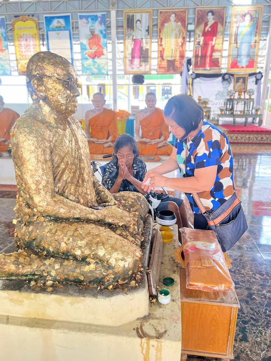 zehsoe's tweet photo. เช้านี้เข้าวัดทำบุญ เติมความสบายใจให้ตัวเองก่อนค่ะ 🙏
เสร็จแล้วค่อยพาครอบครัวไปกินข้าวดีๆ สักมื้อ หาเงินมาเหนื่อยแล้ว นอกจากรู้จักเก็บ ก็ต้องรู้จักใช้ให้คนที่เรารักมีความสุขด้วย 🤍 https://t.co/nW4X7w2qyV