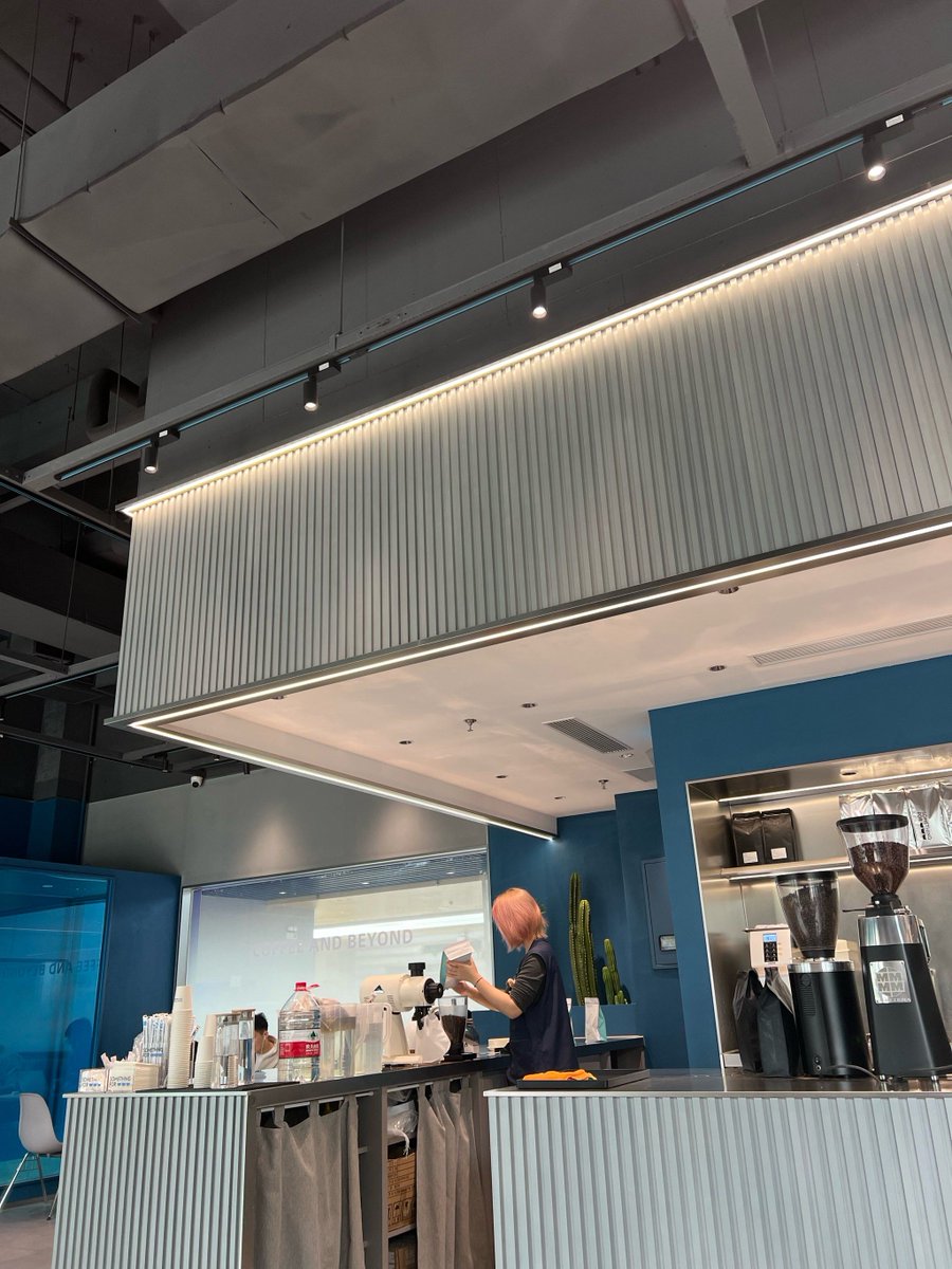 silko056187's tweet photo. Hey, just grabbed your favorite iced latte on my way—stopping by your desk in 2! https://t.co/1oTb6G1rWA