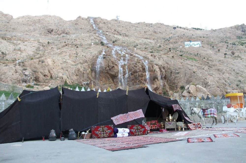 semnan_cthh's tweet photo. “ایل سنگسر، هویتش را در کوچ و عشقش را در پیوند با زمین یافته است. 🧿 مردمی که با دست‌های پینه‌بسته، گنجینه‌های فرهنگ و تاریخ را سینه به سینه منتقل می‌کنند. یادگاری از روزگارانی که سادگی، اصالت و همبستگی، معنای زندگی بود. #ایران_ببین #visit_iran #ایل_سنگسر #سنگسر https://t.co/o7yWajSid6