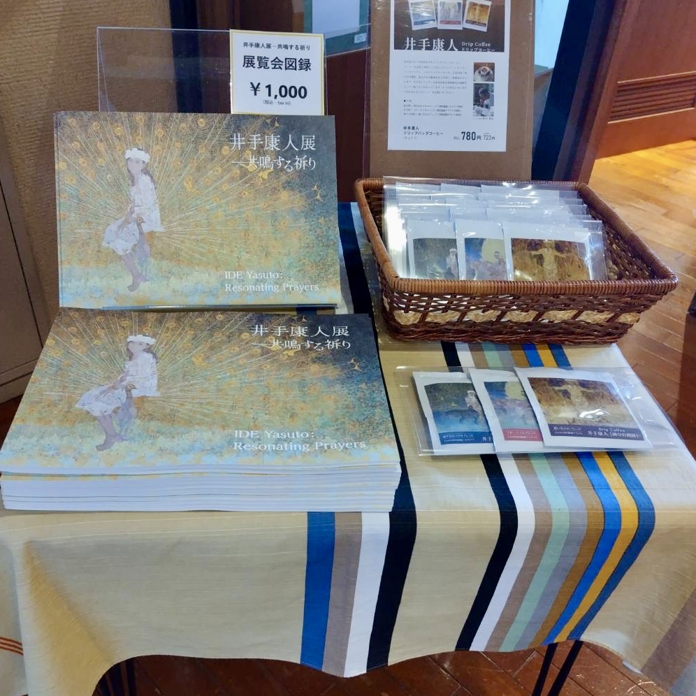 izurashop's tweet photo. 【井手康人展－共鳴する祈り】
◎開催中
ショップでは、図録や展示作品のはがき、関連商品としてインドネシアや富士山の雑貨を販売しています。
鑑賞後には、ぜひショップにお立ち寄りください♪
＃五浦美術館 https://t.co/b1IJ7j4dj6