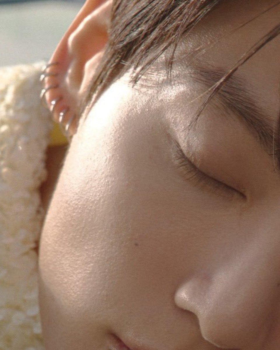 bangpdsgirl's tweet photo. no pixels left behind omg the way you could CLEARY see the texture of his skin https://t.co/Iv1VFvsJnO