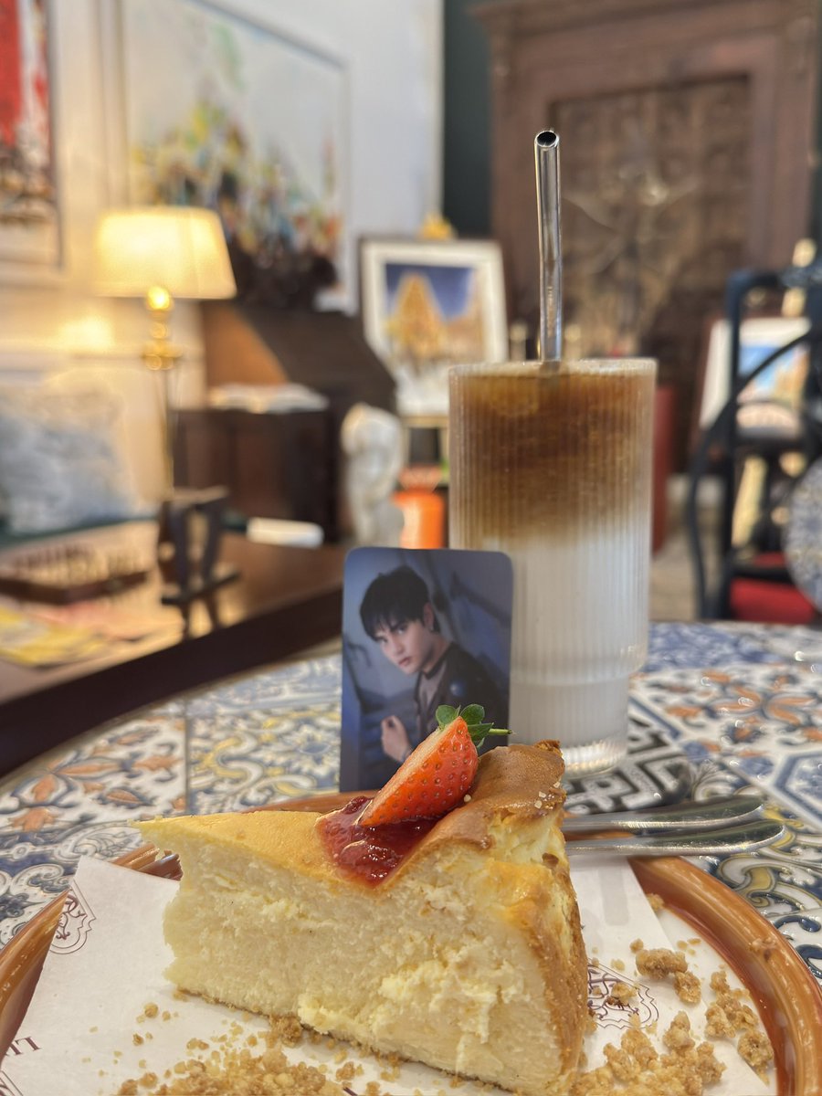 BeveSnow's tweet photo. POV: It’s @imszmc ‘s birthday, so obviously even my café hop needed a Pablo cameo. 

Happy birthday to my ultimate bias! Alam ng mama mo ang mga wish ko sa iyo. 🤭✌️Kidding aside, may all your heart’s desires come true, Pau. Padayon! 🫶🏾 https://t.co/njNz88GV5O