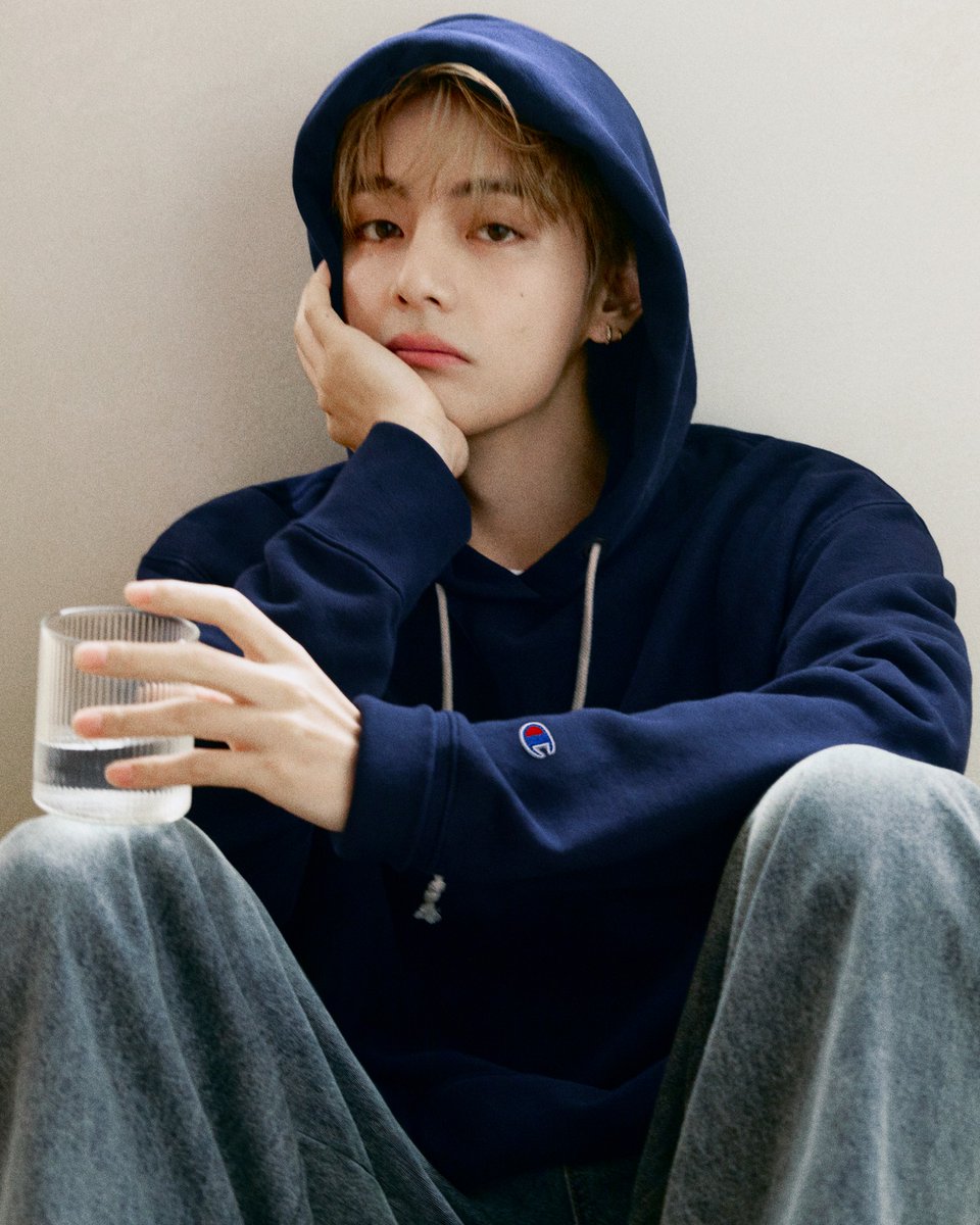 Kpop_Herald's tweet photo. .@bts_bighit's V generated $6.3 million in media impact value (MIV) within 48 hours of being named Champion's global ambassador on Aug. 10, according to No Manners Magazine. 📈

The collaboration marked the highest MIV generated in its timeframe among announcements made in 2026, citing Launchmetrics data. 

Also, Champion's overall brand performance increased 37-fold on the day of the announcement.

#BTS #V #Champion