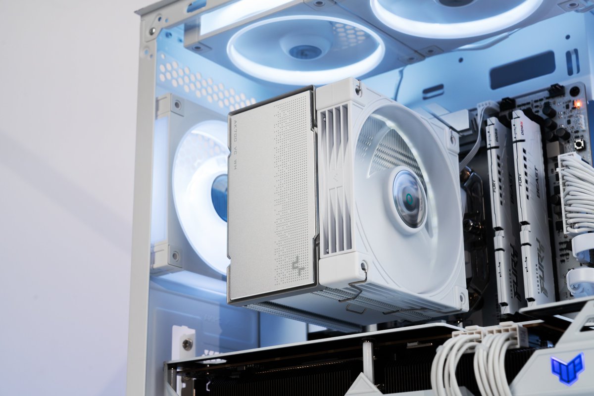 DeepCool_JAPAN's tweet photo. 白で魅せる、AK700 WH。

#DeepCool #クーラー #自作PC #ゲーミングPC #AK700VCWH #VC #ベイパーチャンバー https://t.co/0MJJWpW323