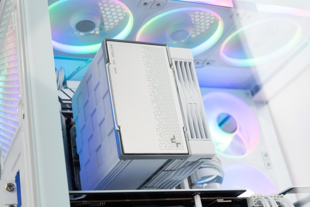 DeepCool_JAPAN's tweet photo. 白で魅せる、AK700 WH。

#DeepCool #クーラー #自作PC #ゲーミングPC #AK700VCWH #VC #ベイパーチャンバー https://t.co/0MJJWpW323