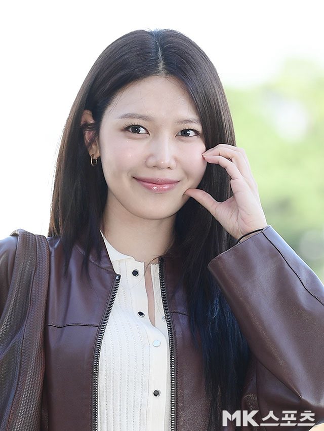foreversyc's tweet photo. Sooyoung - Gimpo Airport to Tokyo for a pictorial 😍💗

#SOOYOUNG #최수영 https://t.co/g4kergd3AQ