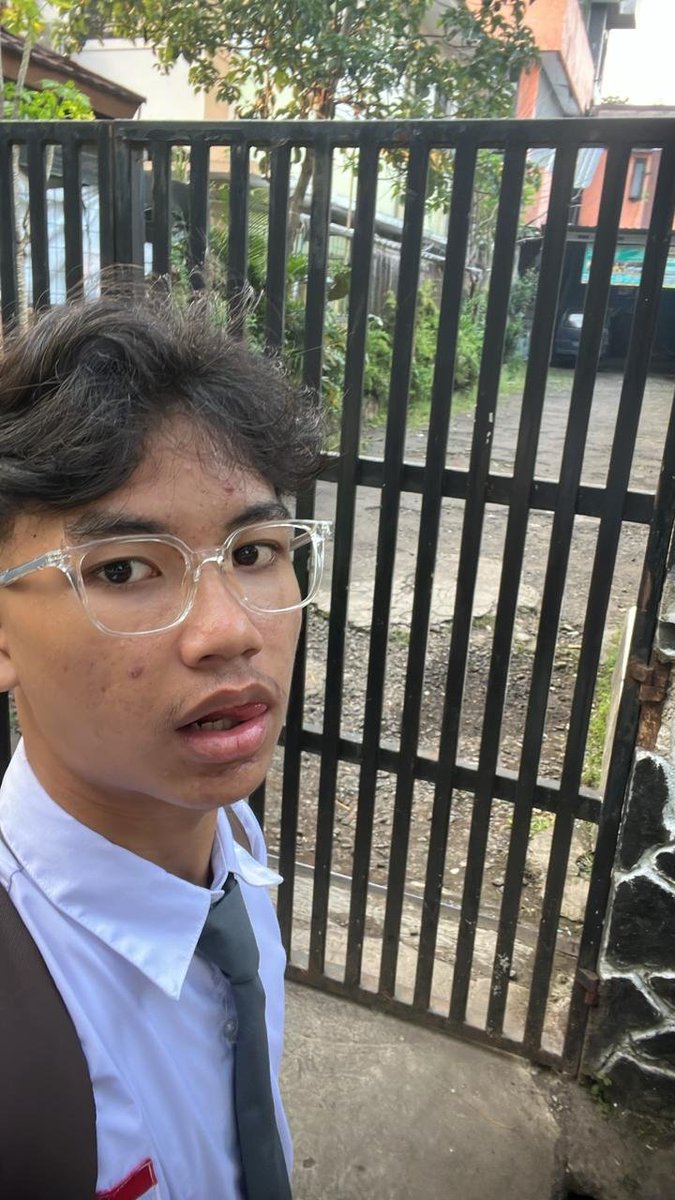 yangmuliaradja's tweet photo. "Aku baru sampe sekolah ya kak"
Misalnya.... https://t.co/I3VSv4ggNb