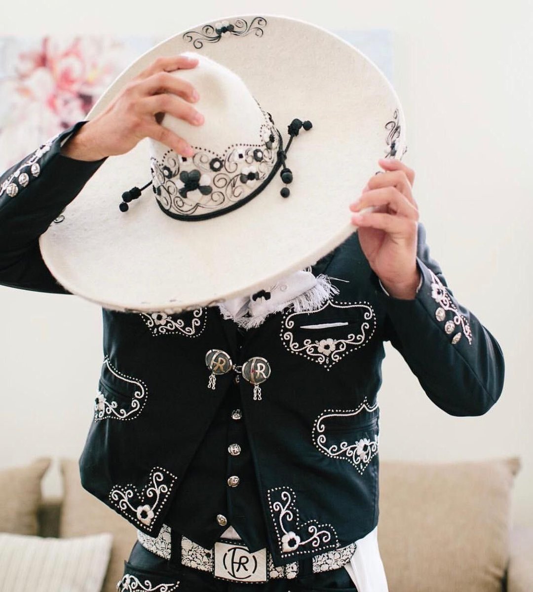 sunsunlia's tweet photo. Mi mariachi | #jaywon au 

Donde Yjw en una fiesta por las fiestas patrias conoce a un lindo chico. O donde Pjg decide cambiar cada canción que le piden al mariachi solo para coquetear con aquel chico de ojos gatunos. https://t.co/e9hZXdJ7T0