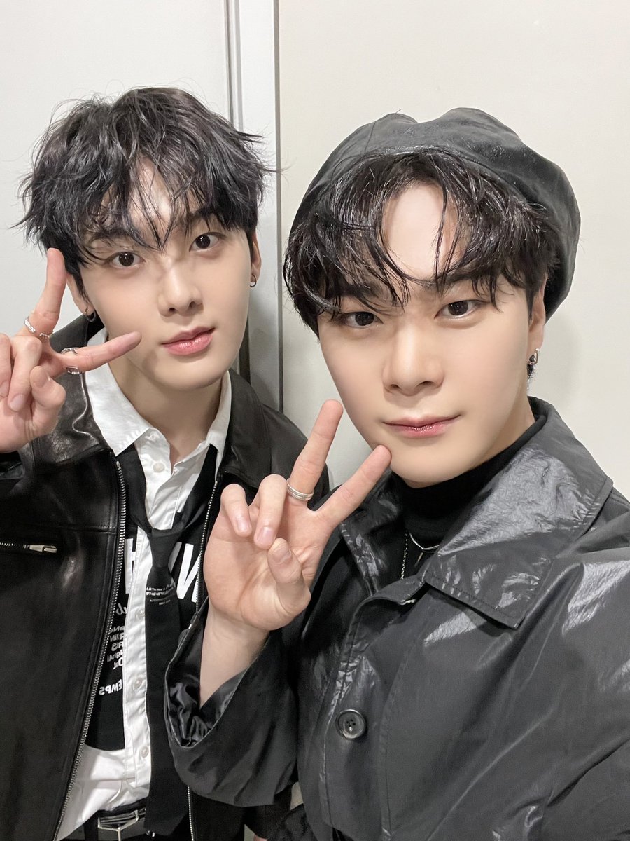 talkingtothemb's tweet photo. 딴콩 6주년🥜 너무너무 축하해💜
#딴콩_데뷔6주년_축하해 #문빈 #윤산하 https://t.co/Z6efNPIkwI