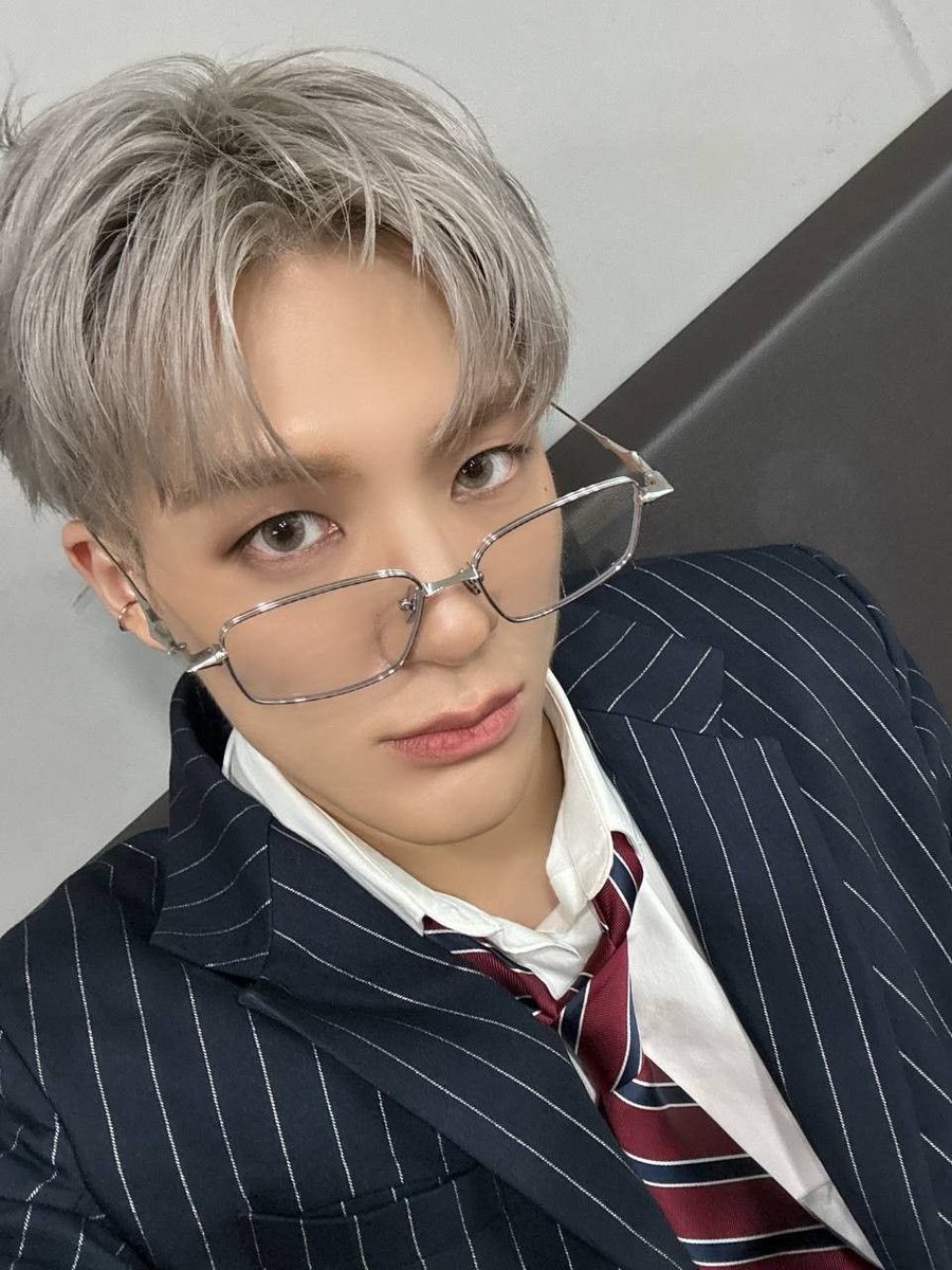 jjaejjea__'s tweet photo. 제노 선글라스나 안경 끼면 이런 셀카 남기는거 넘 좋고 귀여움 https://t.co/9fawWskNMT