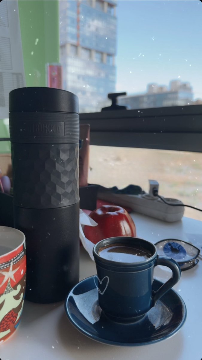 ZinnetBdk's tweet photo. P.ertesine Günaydın 🙋🏼‍♀️
Ana karakter Türk kahvesi ☕️
Yan oyuncu filtre kahve.
Diğerleri tesadüfen kadraja girenler 😁
Dağılabiliriz… https://t.co/oEBju6WJTt
