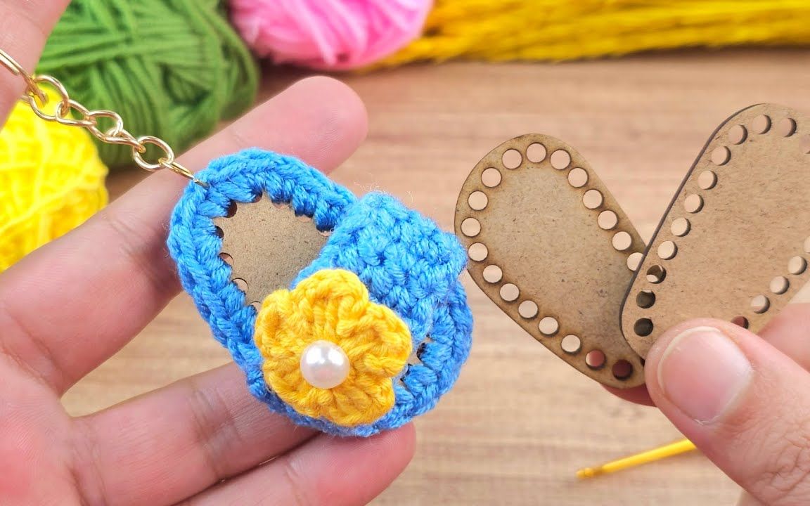 NickyKalchen3z's tweet photo. Made this cute knitted keychain with leftover yarn today! Perfect little DIY project for a lazy weekend https://t.co/5VLvKzvKQk
