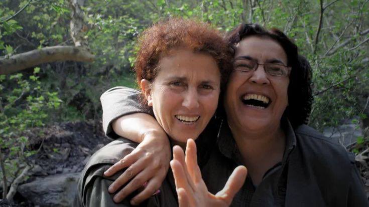 yagmuryasam73's tweet photo. Bizim Coğrafyada, Gülüşü Solmayan Umuda, Haykıran, güzel Kadınlar Var hâkim bey Onlara Aşığız… https://t.co/QNWFvkWcn4