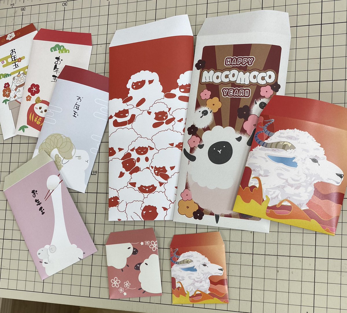 info34421041's tweet photo. インターンの学生さんたちが作ってくれた未年🐏のぽち袋が
印刷から上がってきたので

さっそく製袋しました😉👍
どれも可愛く出来てます✨

・京都かみんぐ公式オンラインショップ

・京都かみんぐ楽天市場店
・京都かみん実店舗

でご覧頂けます🤗 https://t.co/6ONNNn2ocN