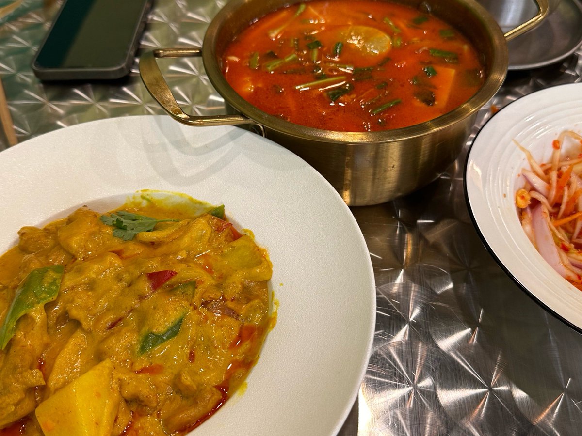 DemetriaSudol's tweet photo. Craving something vibrant Try Thai green curry tonight—creamy coconut, spicy herbs, and tender veggies, a bite of Southeast Asian sunshine! https://t.co/5sFmlm3SIT