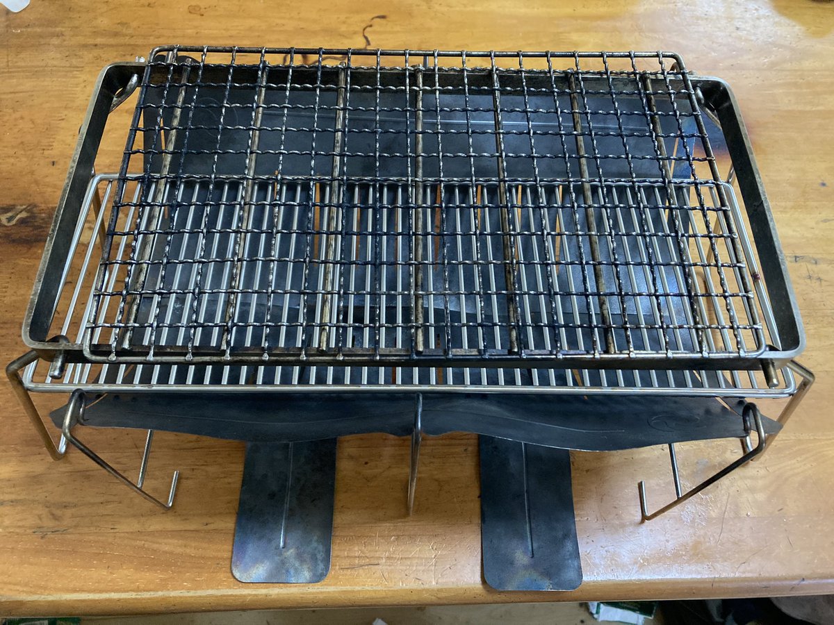 894003ba55's tweet photo. #ランタン　#炭酸水
黒 #チャーハン
#U字溝　#焼き鳥台 https://t.co/RyxX1P2vhH