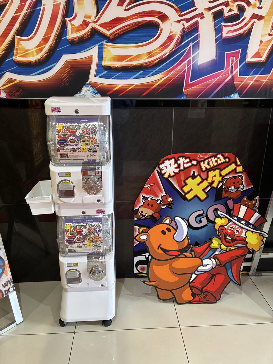 Poyottarou's tweet photo. ぽよったろうです🐷

パチスロガチャ
ジャグラー&amp;guernika🤡

売り切れそうだったので中身追加しました🎪

11月か12月には新バージョンが入るらしいとの事。
楽しみですなぁ😊

ハナハナも作ってくれないかなぁ🌺
#スロットガチャ設置店 https://t.co/CoMtAHiVL8
