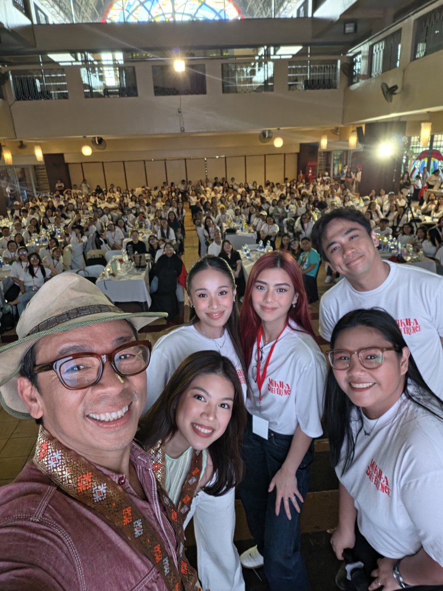 kuyakim_atienza's tweet photo. Again thank you to @BiniMikhaOFC for the privilege of reaching out to 600 kids to speak on mental health. Tight tight hug. #alittlekindness #mondayswithemman https://t.co/SH8pmIpOuo