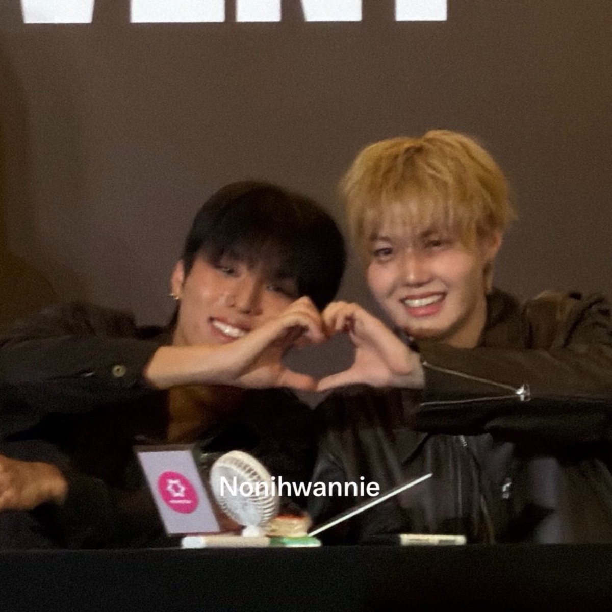 _loveydobby's tweet photo. 🐺🐰 https://t.co/DJUtXNyjug