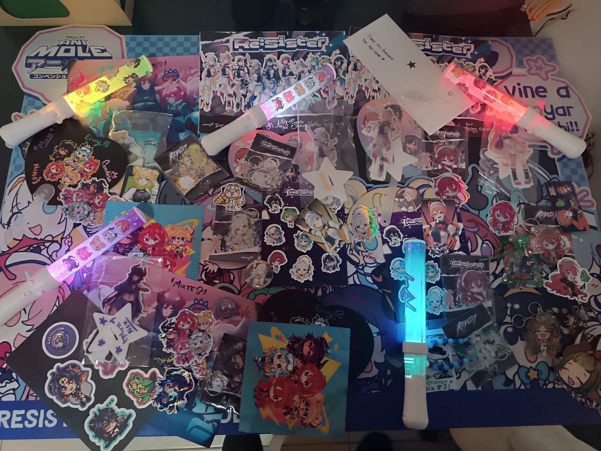 Duiliog24's tweet photo. Está es la Merch que eh comprado en el evento mi más valioso tesoro ❤️✨, además ya tengo resguardadas las merch de los tripulantes, Eruditos y Akedamas, para enviarlas a sus casitas y que sientan el amor de su oshi, muchísimas gracias por su confianza ✨❤️
#KPXREVOLT #Resisters https://t.co/4bwTueaJKC