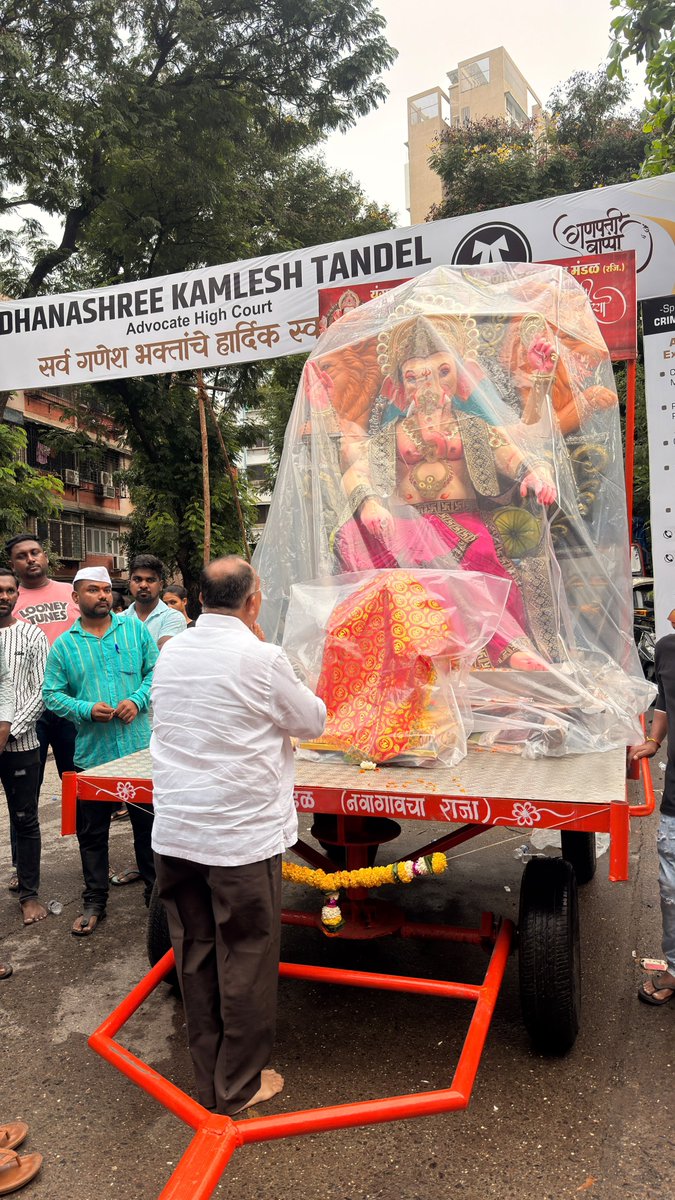 GaneshKhankar's tweet photo. यंग स्टार मित्र मंडळ “नवागावचा राजा” या गणपती बाप्पाच्या आगमना निमित्त उपस्थित राहिलो 

[Mumbai Ganeshotsav, navagaoncha Raja, Ganpati Aagman, Mumbai Ganpati, Ganesh Bhakti, Maharashtra]

#ganpatibappamorya #navagaoncharaja #mumbai #ganpatiaagman #ganeshutsav2026 https://t.co/GZP8aw2qP8