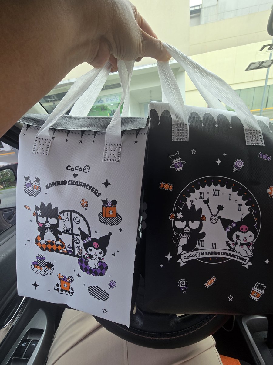 Ninamaverick's tweet photo. COCOxSanrio Collab (nationwide)

Buy Avocado Dream or Avocado Pomelo

Set A (top) P450 
Custom Cup
Themed Bag (same design blk 1 side wht 1 side)
Pin Badge Set
1 Doll Badge

Set B (bottom) P480 (available by Nov pa daw) Same inclusion replace Doll Badge w/ Magnetic Doll Keychain https://t.co/SbFWXfmuoz