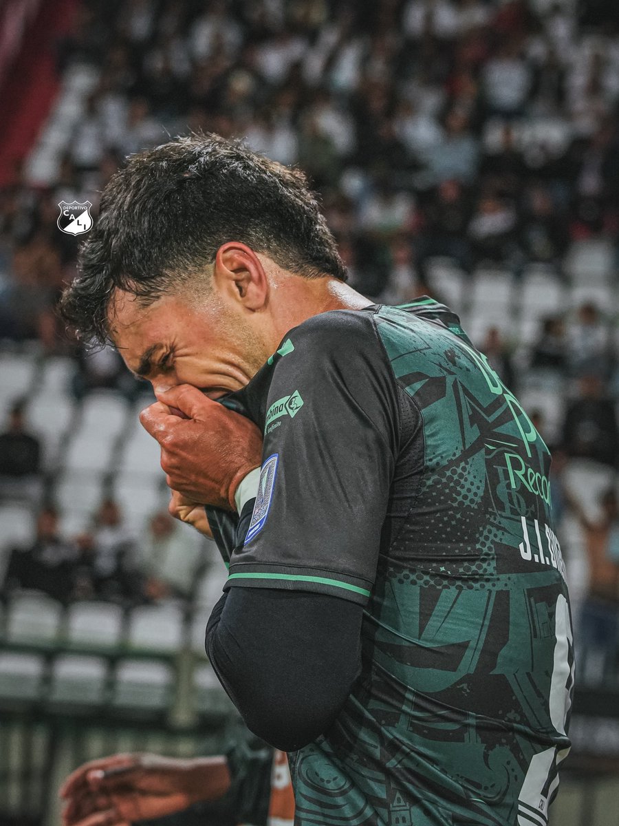 DeportivoCaliCP's tweet photo. ¡La noche es suya, caballero! 🫡💚⚽️ https://t.co/cKKkj4lMzd