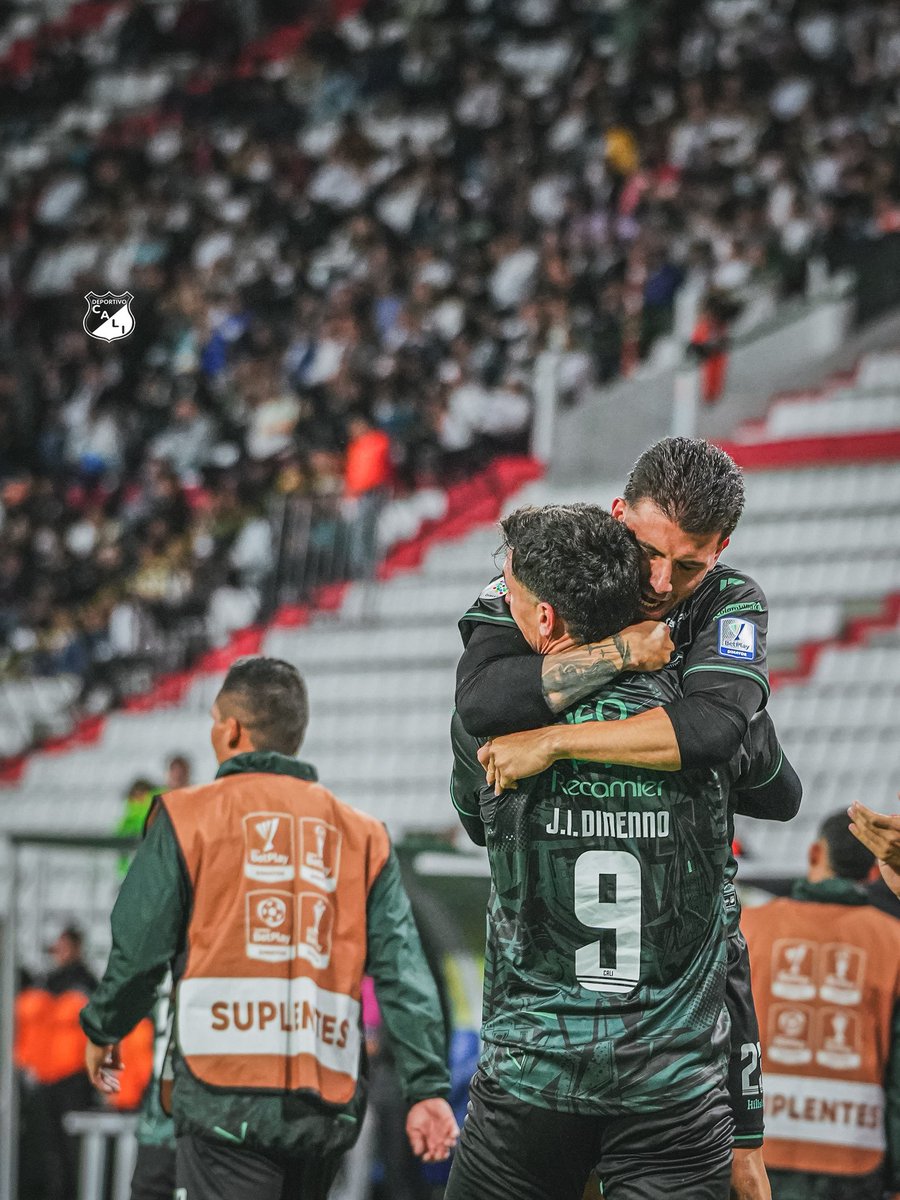 DeportivoCaliCP's tweet photo. ¡La noche es suya, caballero! 🫡💚⚽️ https://t.co/cKKkj4lMzd