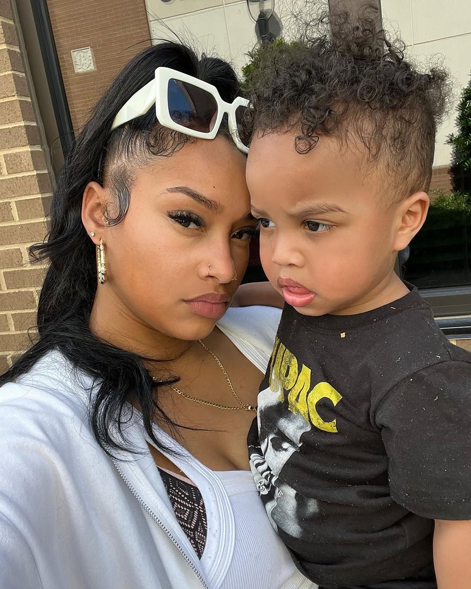 datgirlbeebee's tweet photo. B*+ch im a muva🖤 https://t.co/uD9Wz899Ia