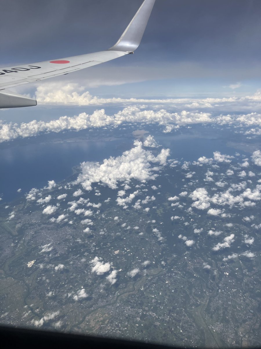 sakanasige's tweet photo. 空の上からこんにちは https://t.co/6uwEGXpmCE