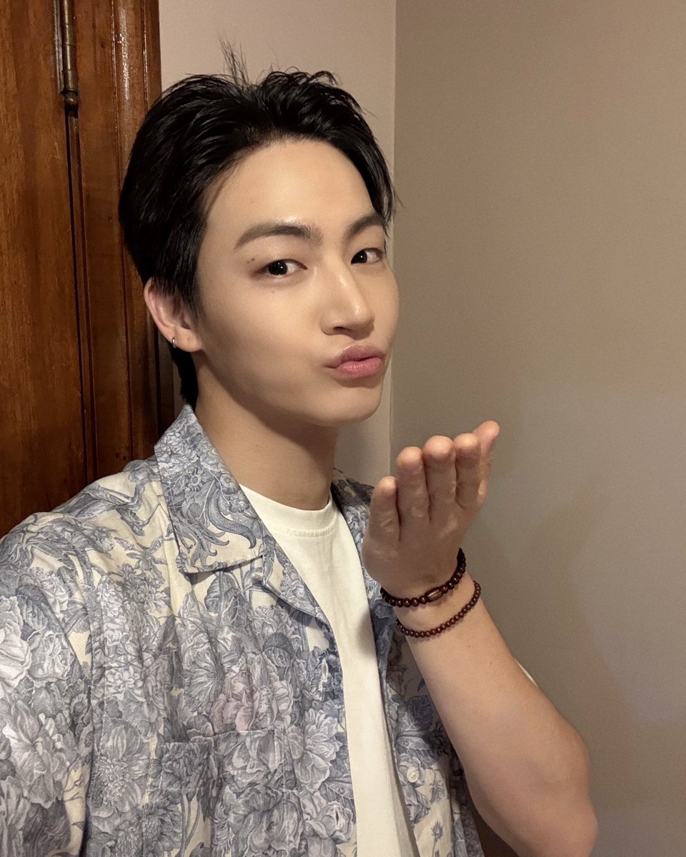 528hzkr's tweet photo. 💚

LA, are you ready? 👀
tape: roots USA Tour Start Now!
See you soon, Ahgase🐥💚

#JAYB #제이비 #528Hzkr 
#2026tape_roots_USA https://t.co/8p6dEAEgpW