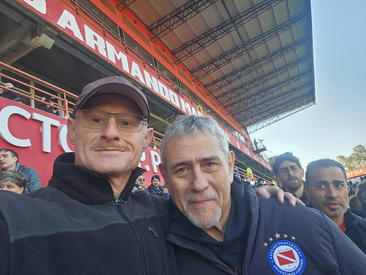 colorichards's tweet photo. #Domingo 💙 🐺 🇫🇮
En #LaPaternal 🏟 🐞
con @jorgeferraresi ✌🏻❤️ https://t.co/sHnYPr2DgD