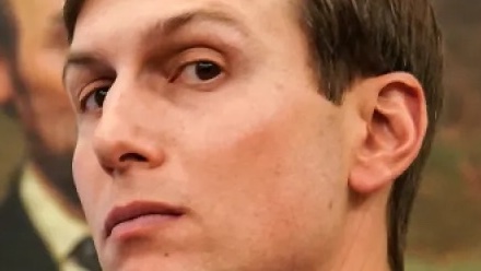 anyonewantchips's tweet photo. Jared Kushner, the shady real estate guy with several financial ties to Russian oligarchs &amp; Kremlin-linked financiers, has the nerve to coerce Ukraine to surrender to Russia. Who tf does he think he is. https://t.co/3ldXNM37Sk